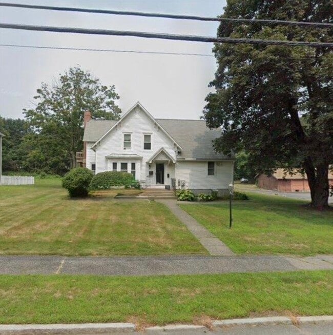 Building Photo - 745 Main St