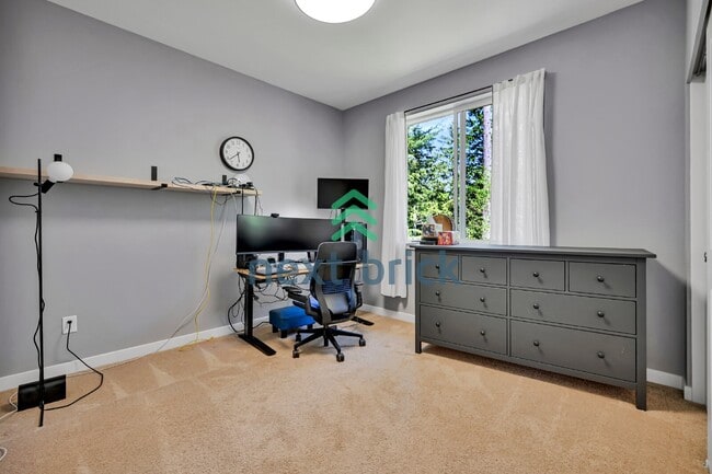 Building Photo - Discover Spacious Comfort: Stunning 5-Bedroom Home with 3.5 Baths in Snoqualmie!