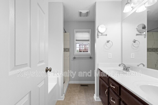 Building Photo - 1405 Mutual Dr