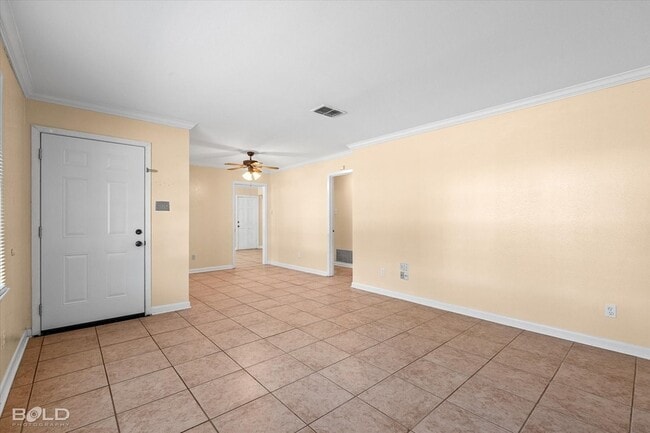 Building Photo - 2710 Higgins Dr