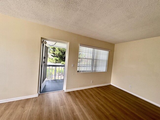 Building Photo - 241 Sheffield J