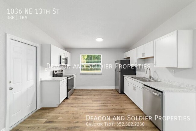 Building Photo - 1036 NE 13th St