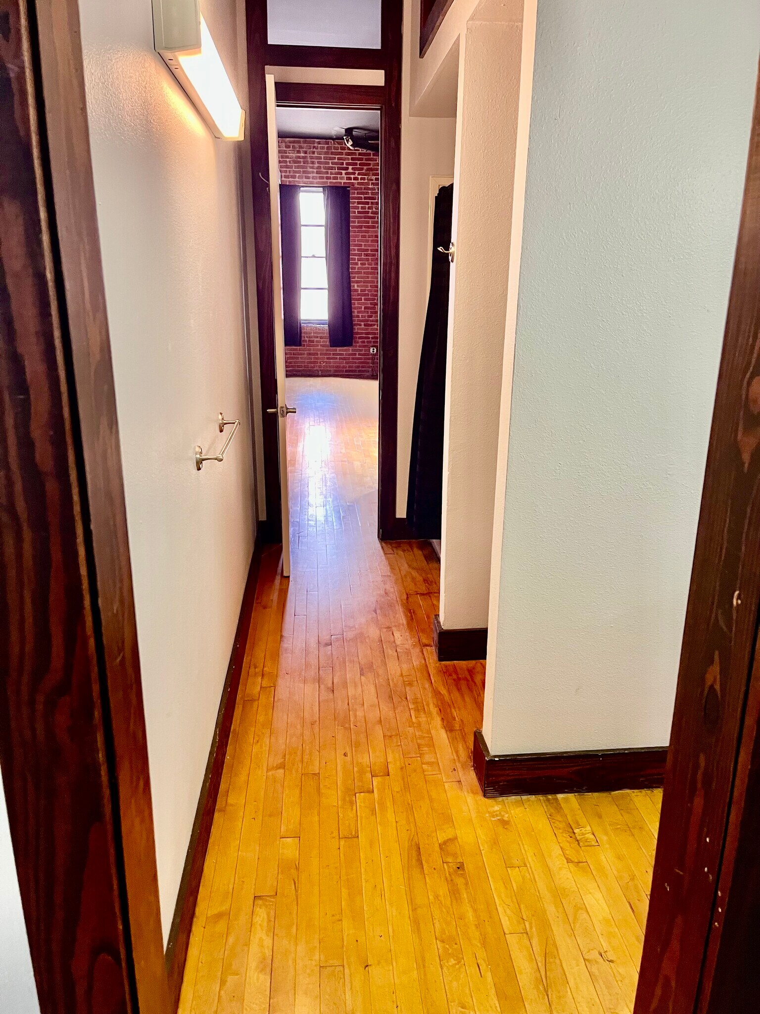 Building Photo - 115 E Tyler St