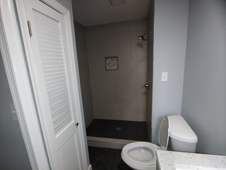 Building Photo - 33 S Calhoun St