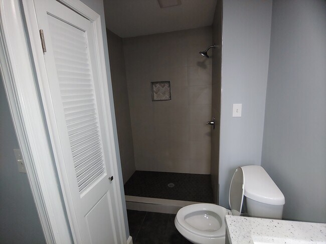 Building Photo - 33 S Calhoun St