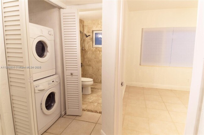 Building Photo - 900 Meridian Ave