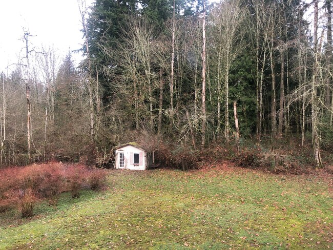 Building Photo - Rural feel in Bothell!