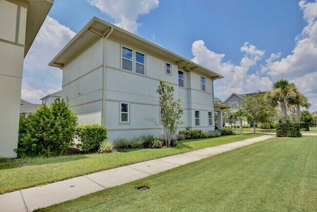 Building Photo - Charming 3/2.5 Courtyard Home with Loft & ...