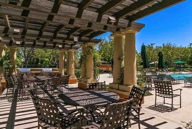 Building Photo - Expansive Portola Springs 4 Bedroom Home
