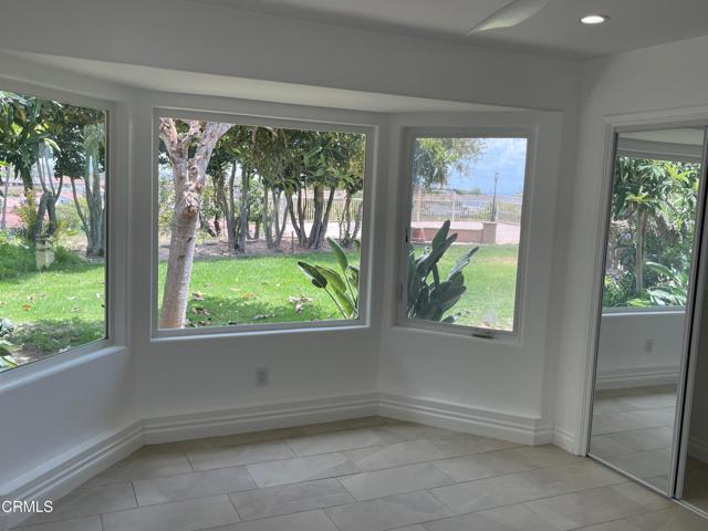 Building Photo - 1148 Colina Vista