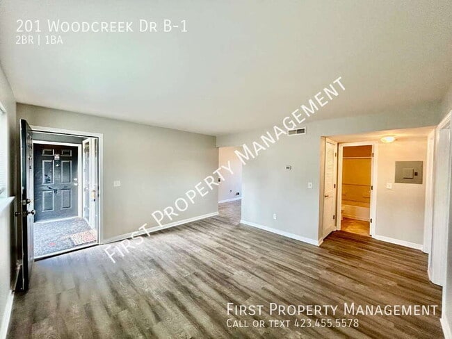 Building Photo - 201 Woodcreek Dr