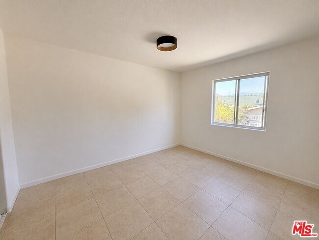 Building Photo - 1031 Coronado Ter