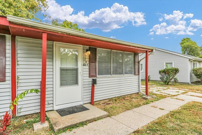 Building Photo - Complete Remodel!  3 Bedroom Home - Available November 2026