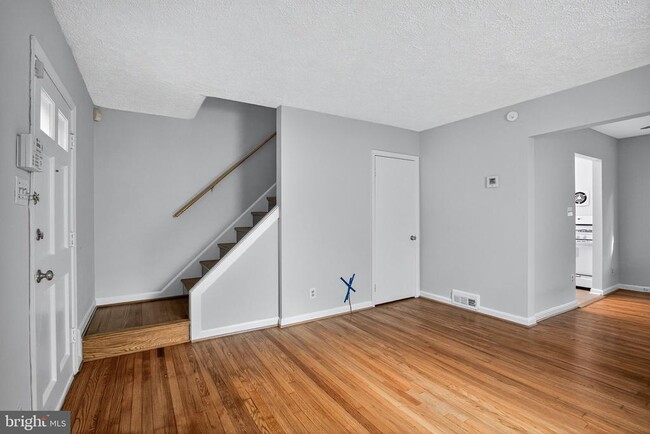 Building Photo - 303 S Wayne St