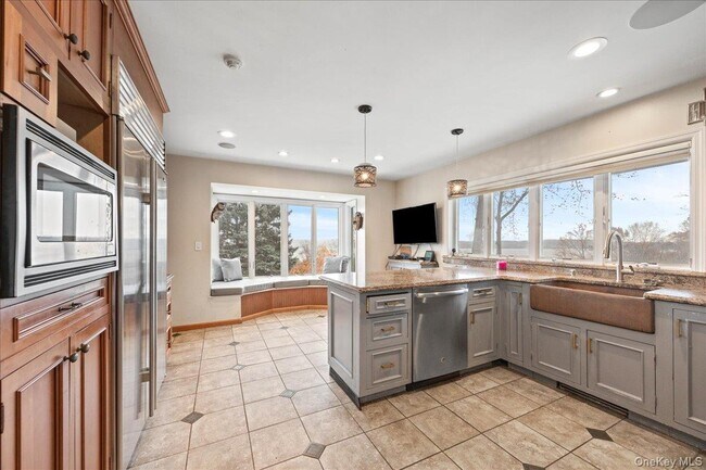 Building Photo - 772 US-9W