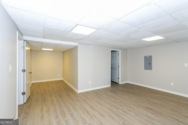 Building Photo - 3230 Revere Cir