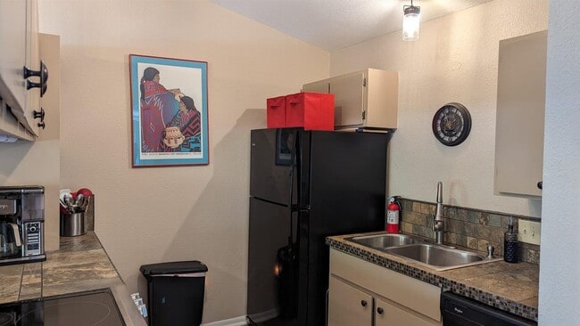 Building Photo - 100 Bay Point Dr