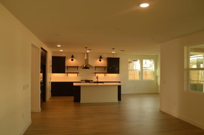 Building Photo - 477 Gold Coast Rd