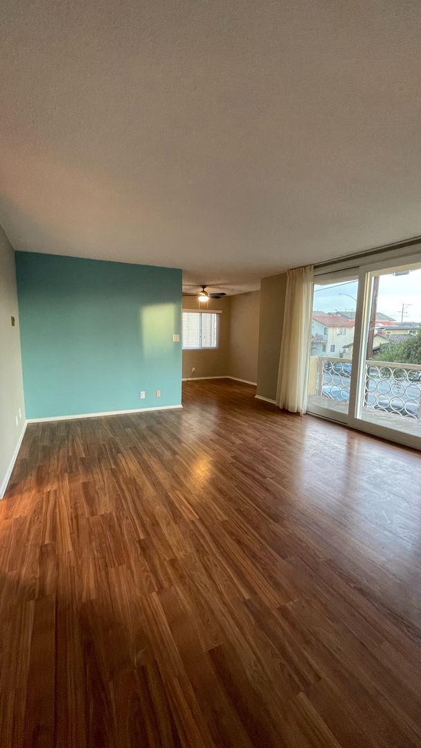 Building Photo - 2 Bedroom, 2 Bath Condo Blocks to the Beach, Pet Friendly, Sunset Views, Parking!
