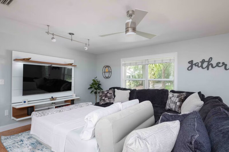 Building Photo - 111 NW 24th St