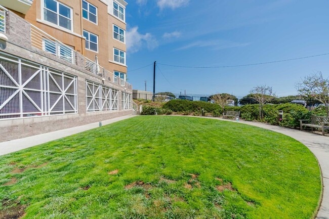 Building Photo - 301 Crescent Ct