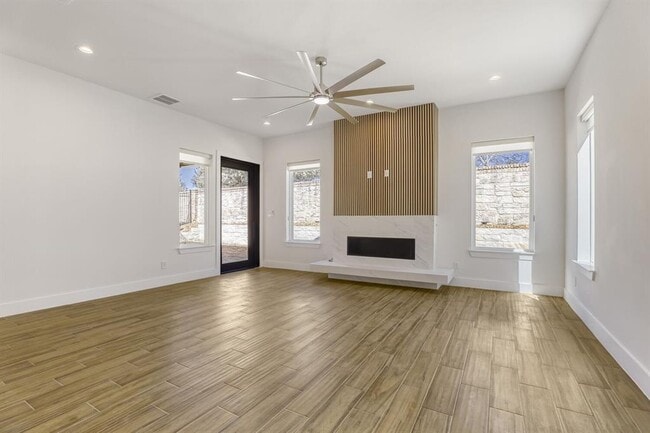 Building Photo - 9 Denbury Glen