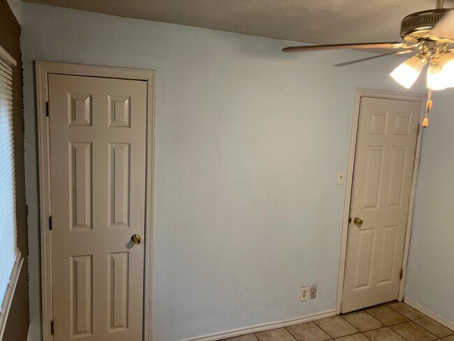 Building Photo - 6207 Valley King