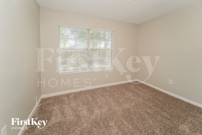 Building Photo - 710 Canary Cir