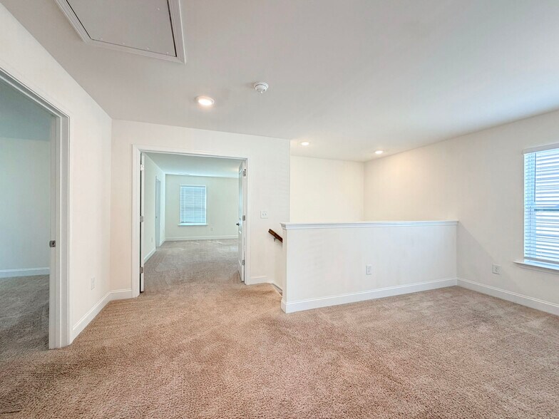 Building Photo - 563 Whitley Ridge Dr