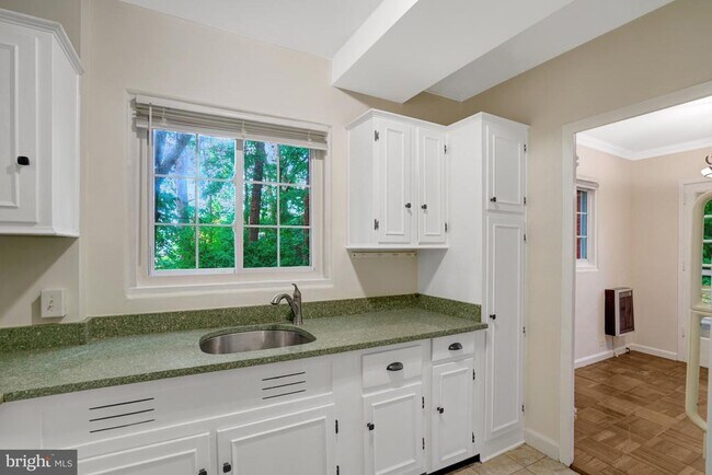 Building Photo - 3200 Martha Custis Dr
