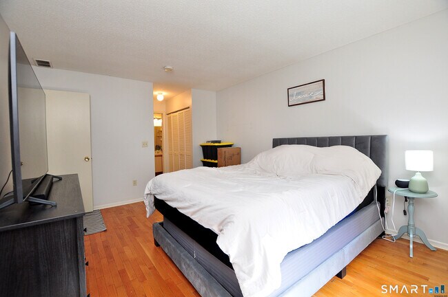 Building Photo - 30 Simsbury Landing