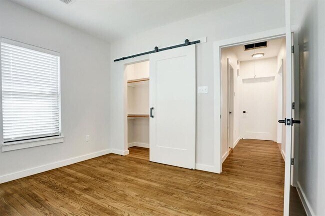 Building Photo - 1025 Adele St
