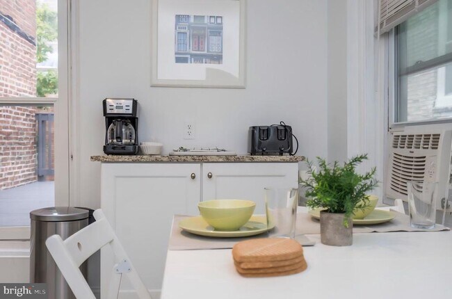 Building Photo - 1413 Lombard St