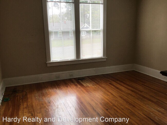 Building Photo - 2 br, 1 bath House - 206 E. 8th Street