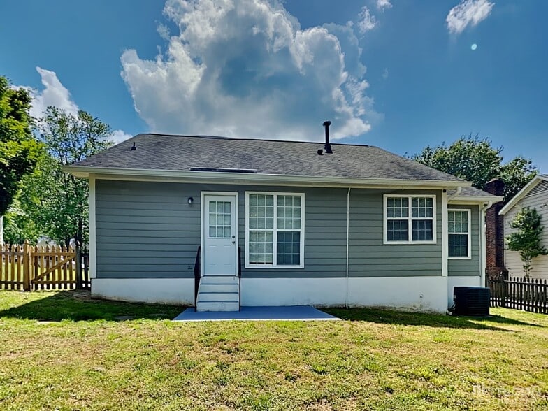 Building Photo - 102 Coventry Dr
