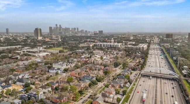 Building Photo - 1635 Castle Ct