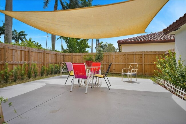 Building Photo - 151 NE 27th Terrace