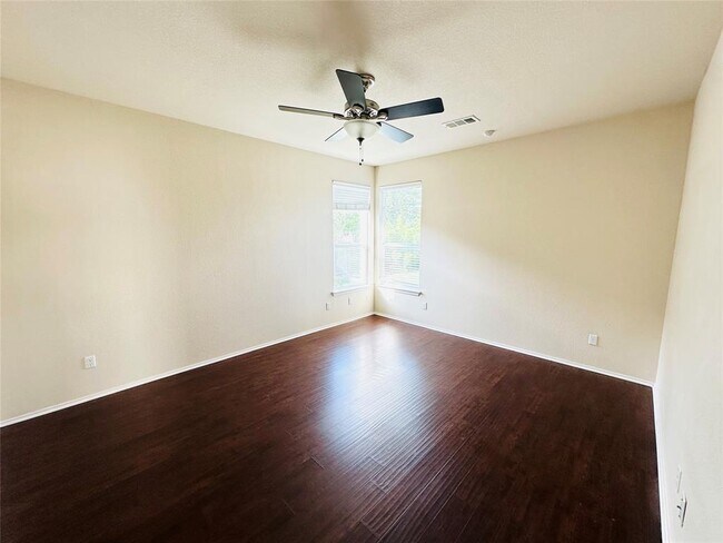 Building Photo - 245 Verano Dr