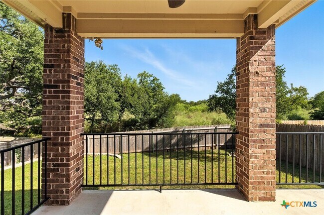 Building Photo - 319 Hunters Hill Dr