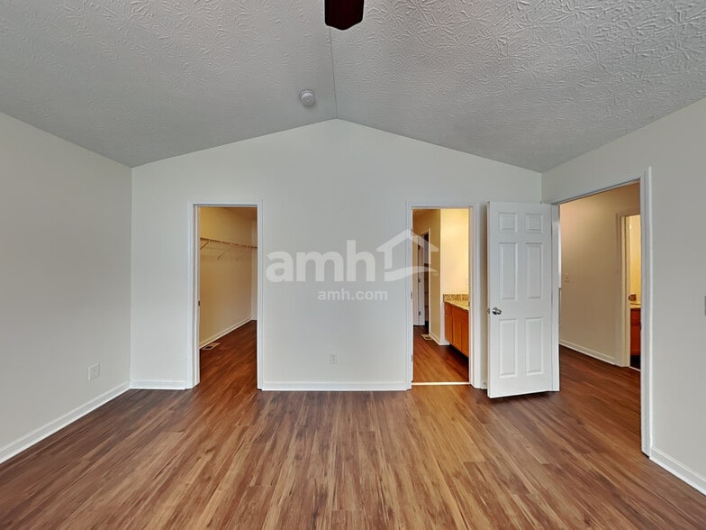 Building Photo - 1521 McKinney Ln