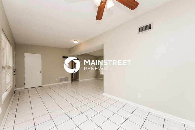 Building Photo - 3 Bedroom Pet-Friendly Home in ORLANDO, FL with Main Street Renewal