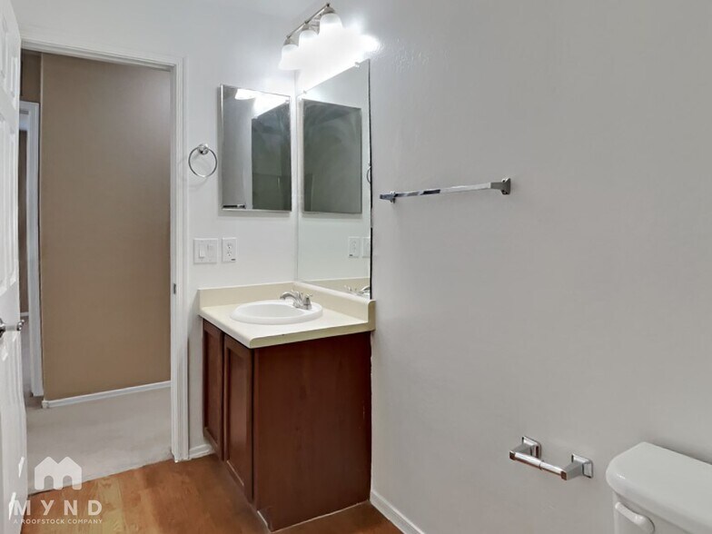 Building Photo - 4732 W Dill Ave