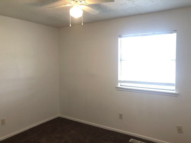 Building Photo - Moore Schools!! Newly remodeled 3 bed 2 ba...