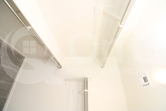 Building Photo - 987 Calle Calca