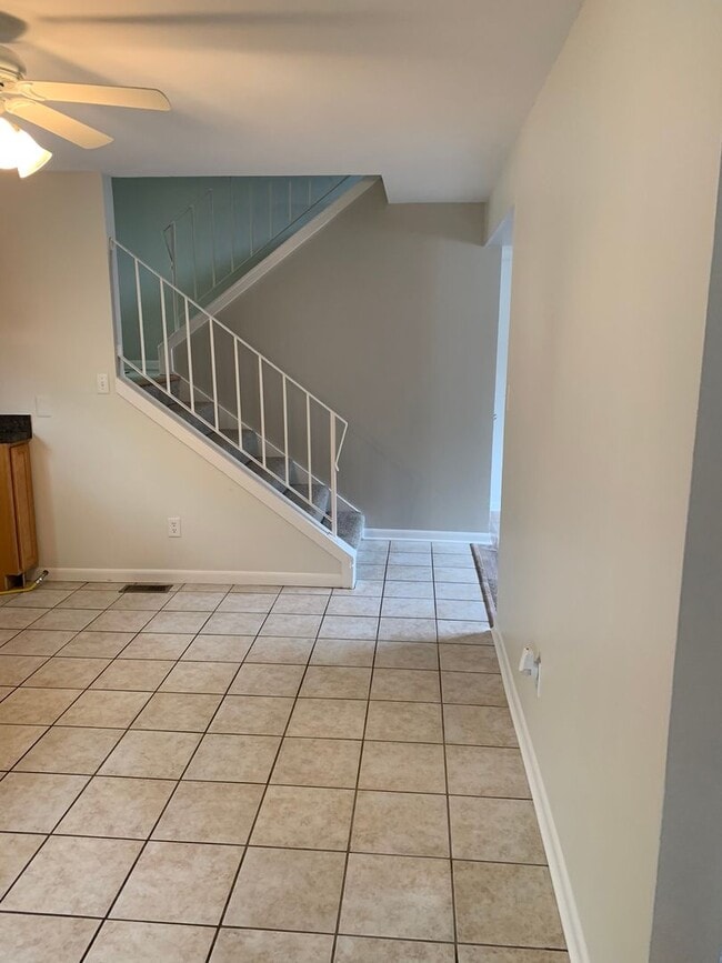 Building Photo - Spacious 3-bedroom, 1.5-bath home