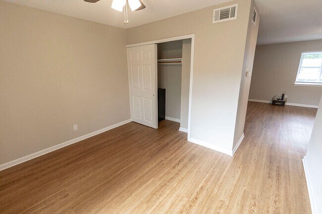 Building Photo - 105 N Garth Ave