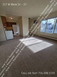 Building Photo - 217 W Main St