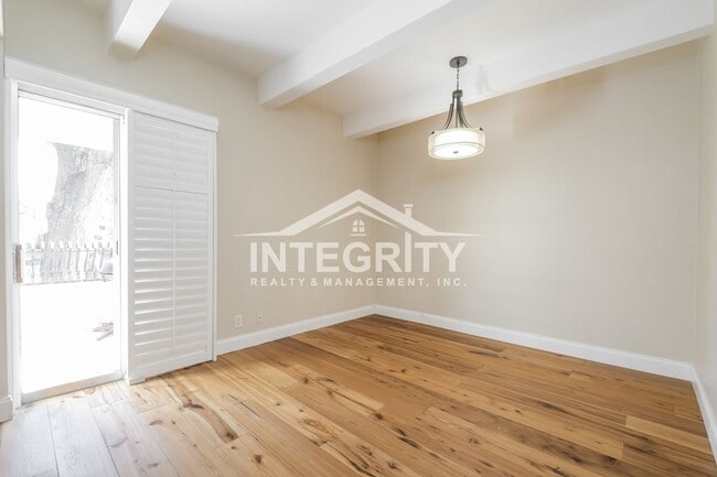 Building Photo - 1365 Columbine St