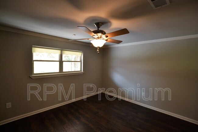 Building Photo - 3147 Little Farms Dr