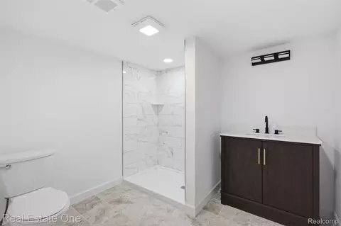 Building Photo - 17 N Midland Dr